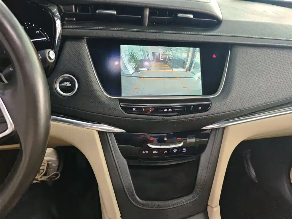 Cadillac XT5 2017 — фото 13