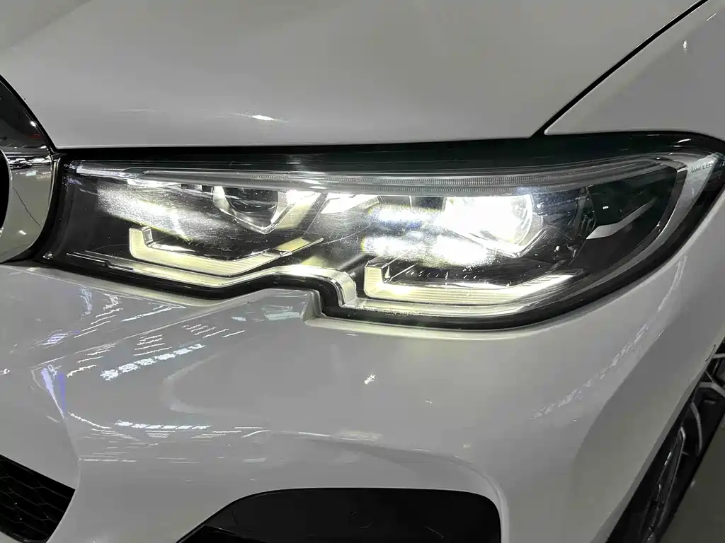 BMW 3 Series 2019 — фото 16