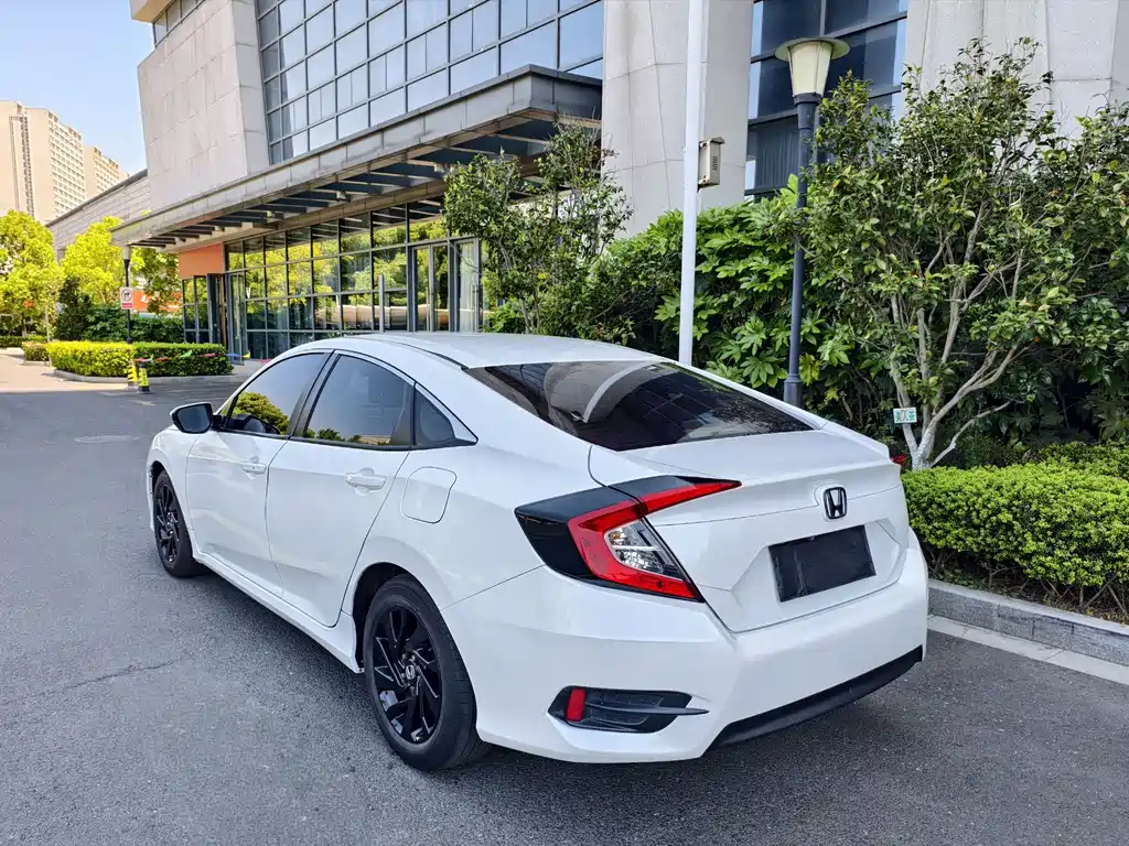 Honda Civic 2017 — фото 5