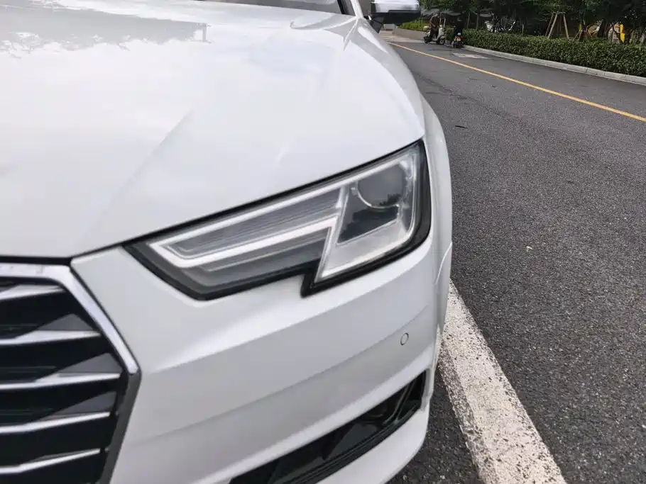 Audi A4L 2018