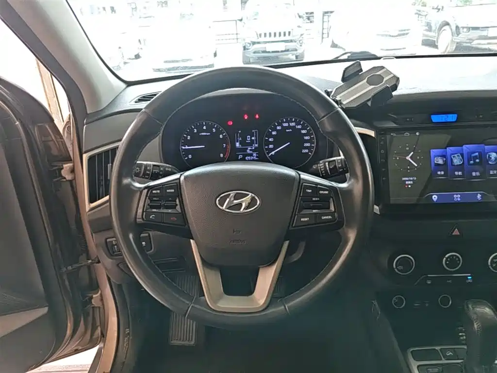 Hyundai ix25 2016 — фото 11