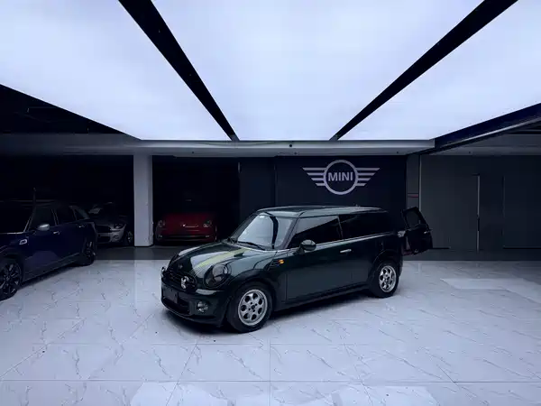 MINI Clubman 2011
