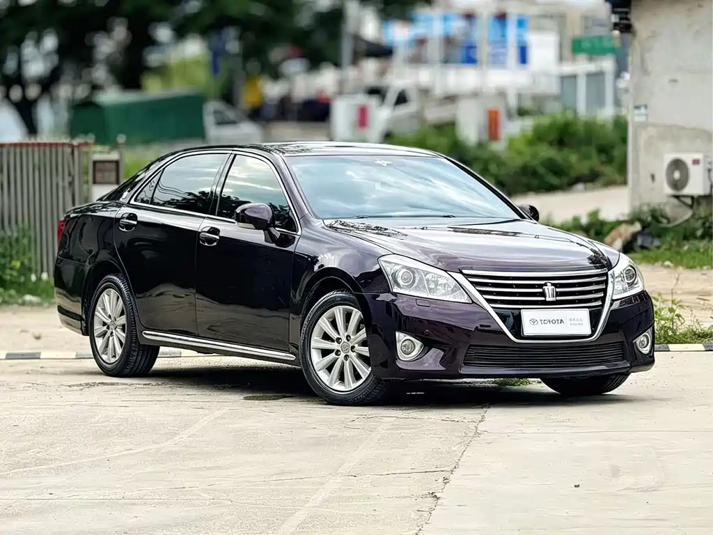 Toyota Crown 2012 — фото 2