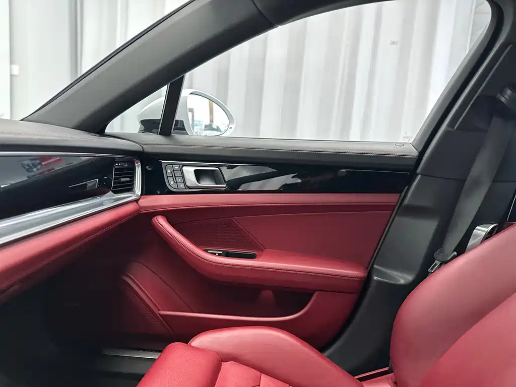 Porsche Panamera 2018 — фото 31