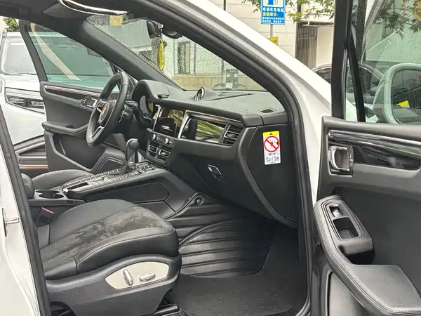 Porsche Macan 2021
