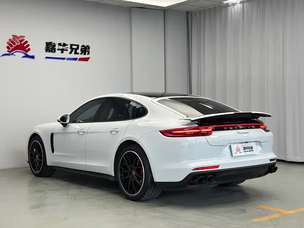 Porsche Panamera 2018 — фото 13