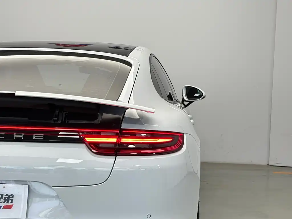 Porsche Panamera 2018 — фото 16