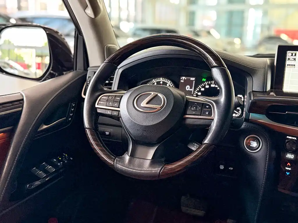 Lexus LX 2019 — фото 11
