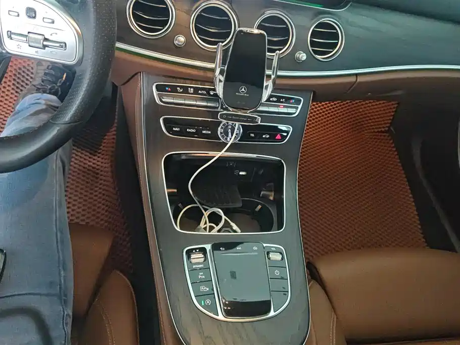 Mercedes-Benz E-Class 2019 — фото 16