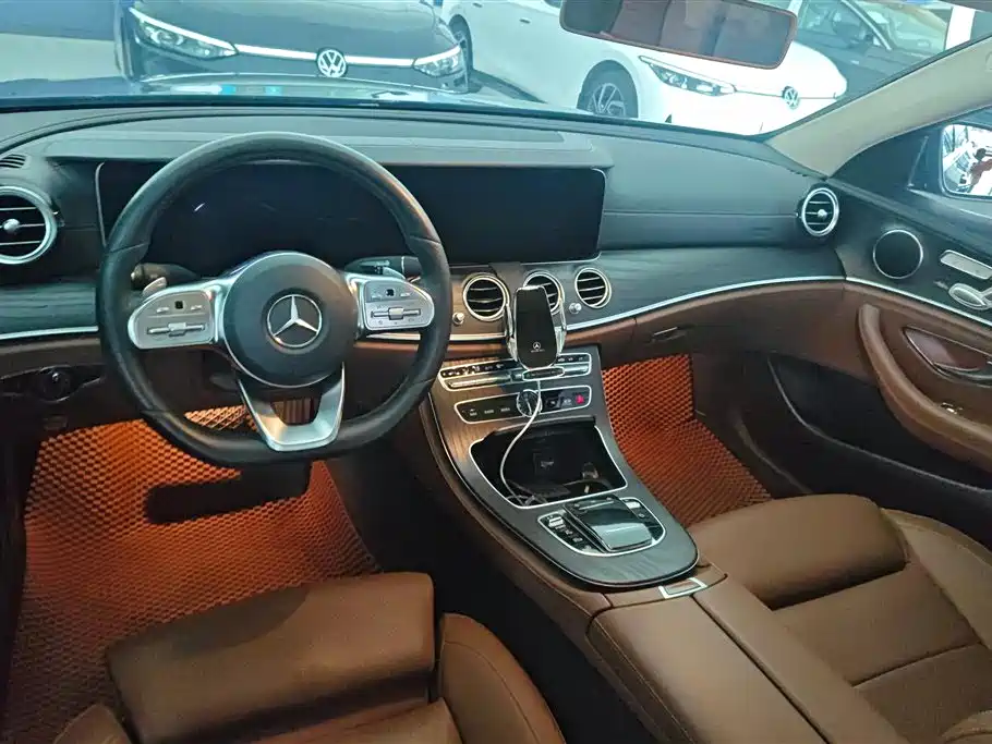 Mercedes-Benz E-Class 2019 — фото 12