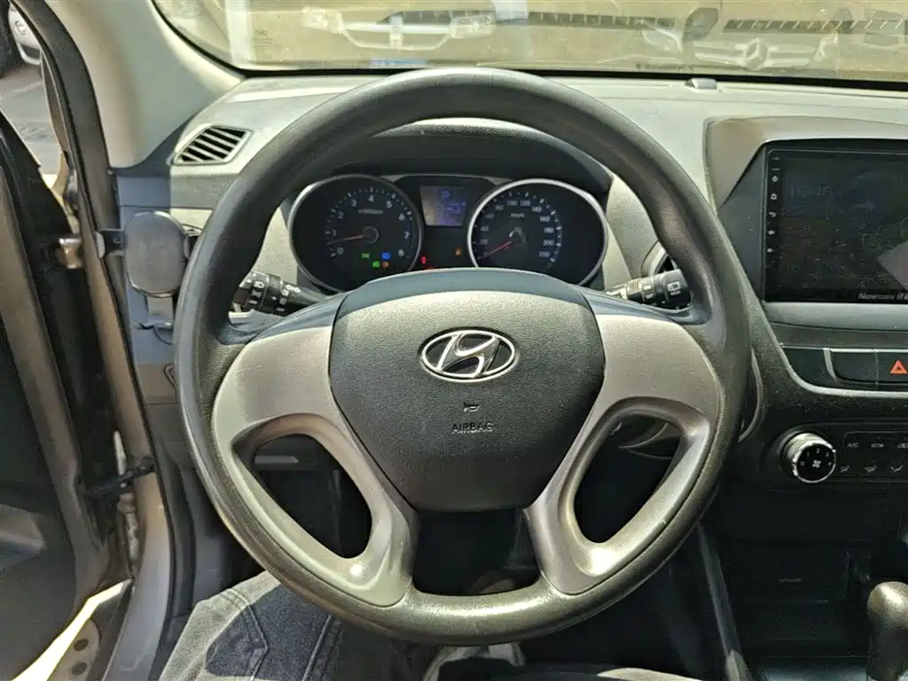 Hyundai ix35 2014 — фото 11