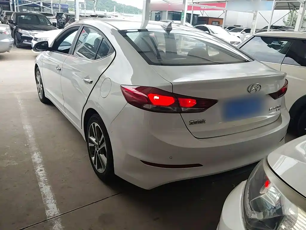Hyundai Elantra 2016 — фото 5