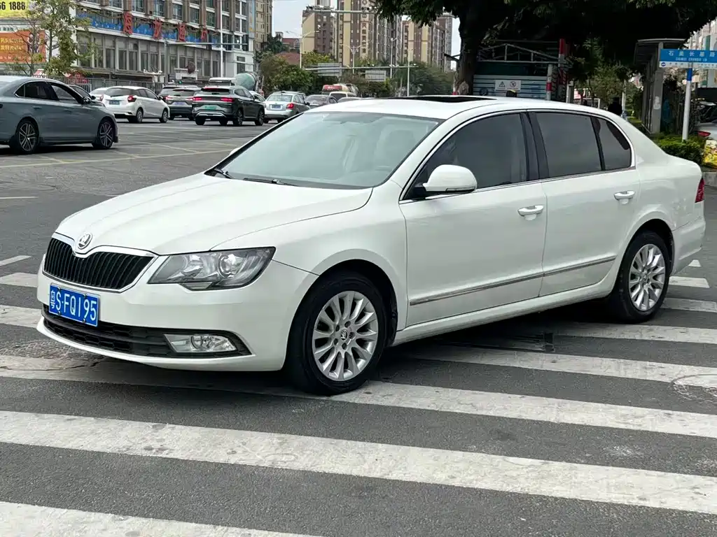 Skoda Superb 2014 — фото 1