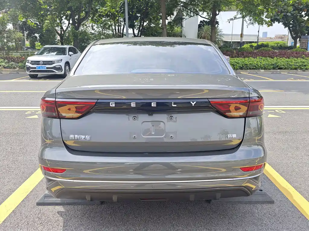 Geely Emgrand 2024
