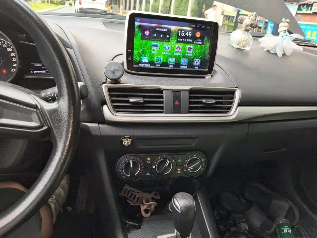 Mazda 3 Axela 2017 — фото 10