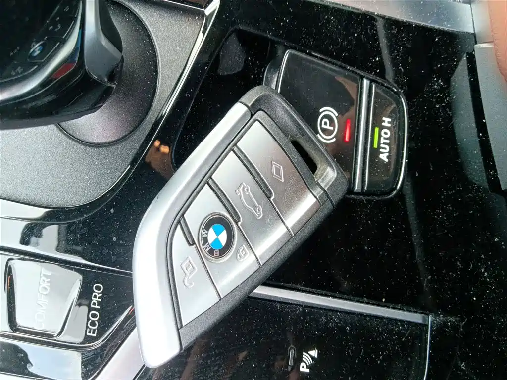 BMW 5 Series 2021 — фото 17