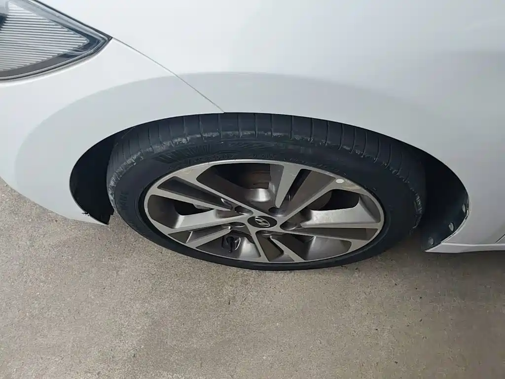 Hyundai Elantra 2016 — фото 23