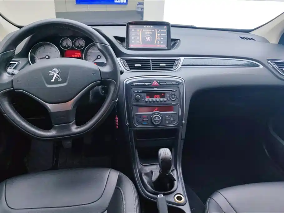 Peugeot 308 2014 — фото 12