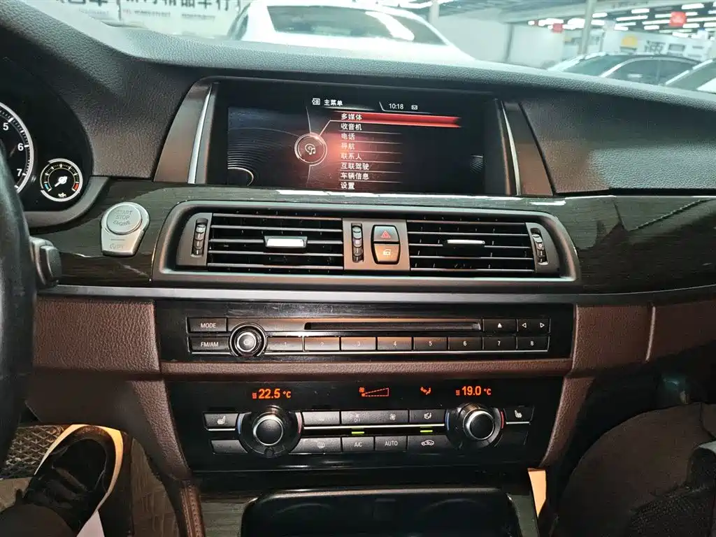 BMW 5 Series 2016 — фото 13