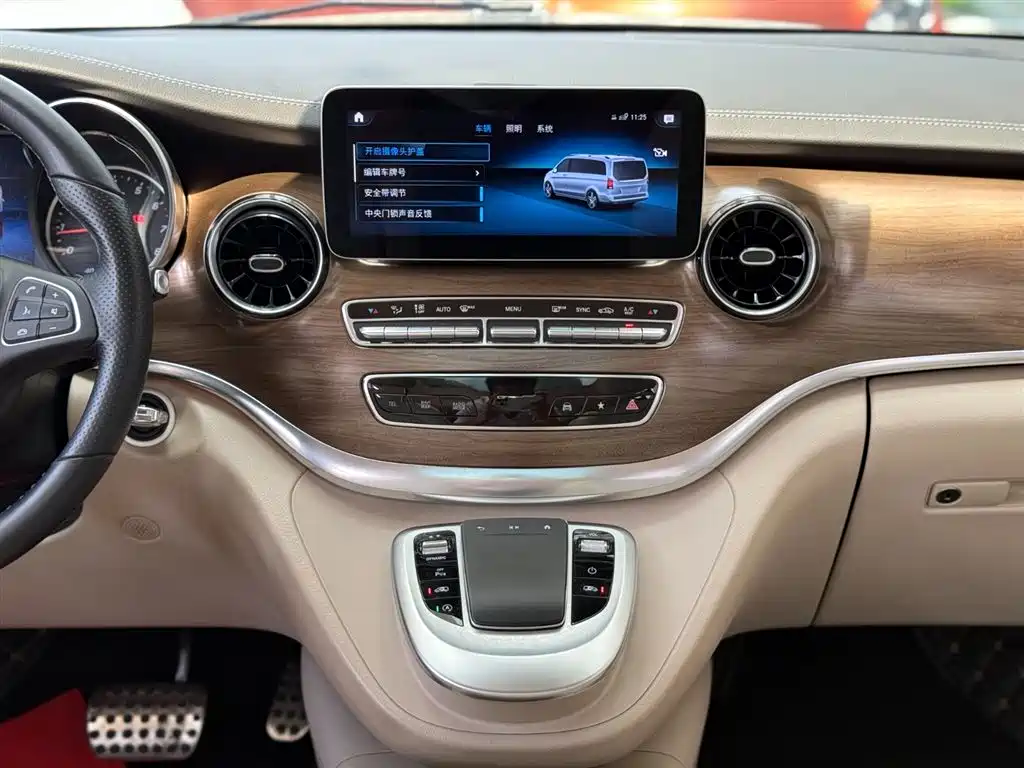 Mercedes-Benz V-Class 2023 — фото 13