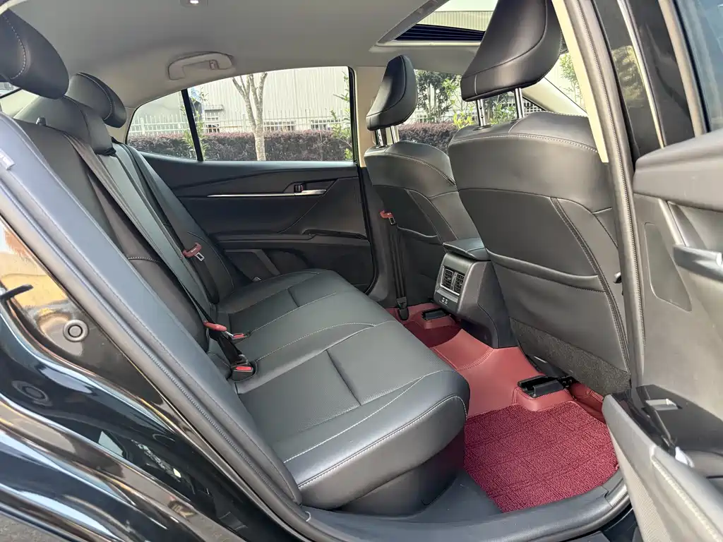 Toyota Camry 2025 — фото 10