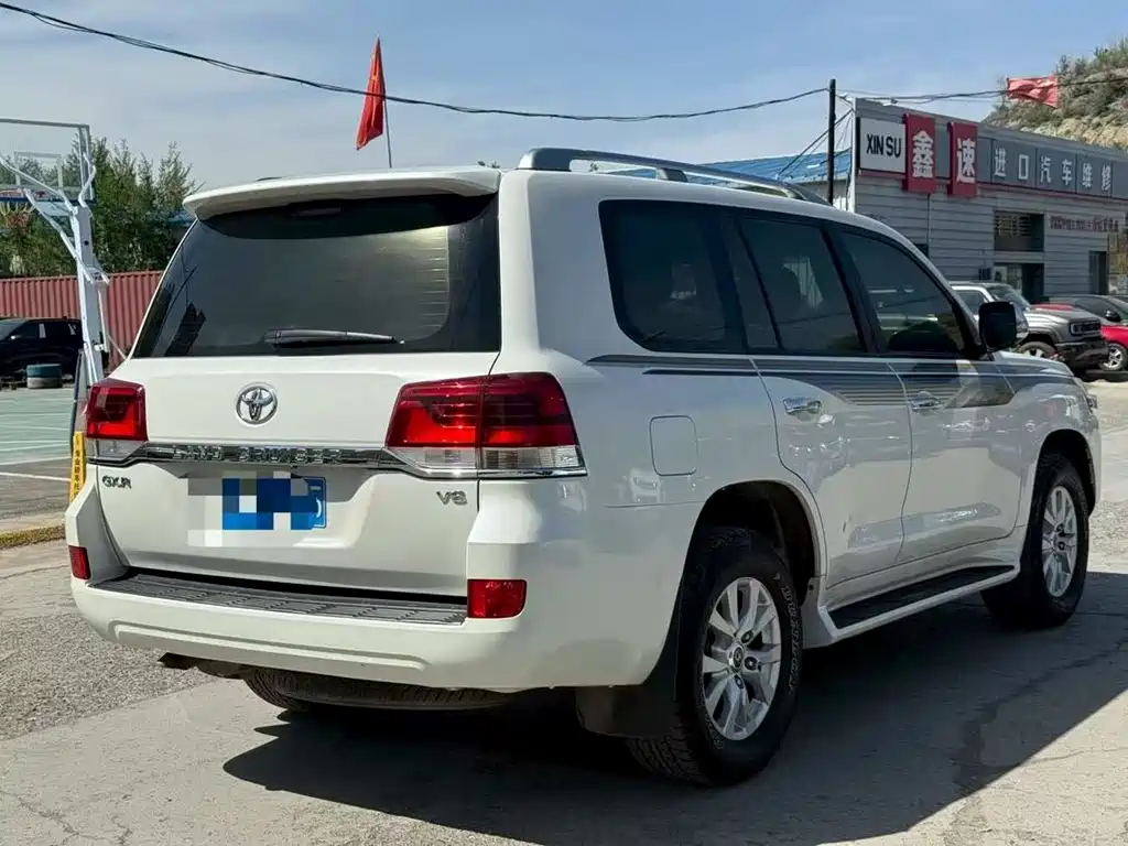 Toyota Land Cruiser 2018 — фото 9