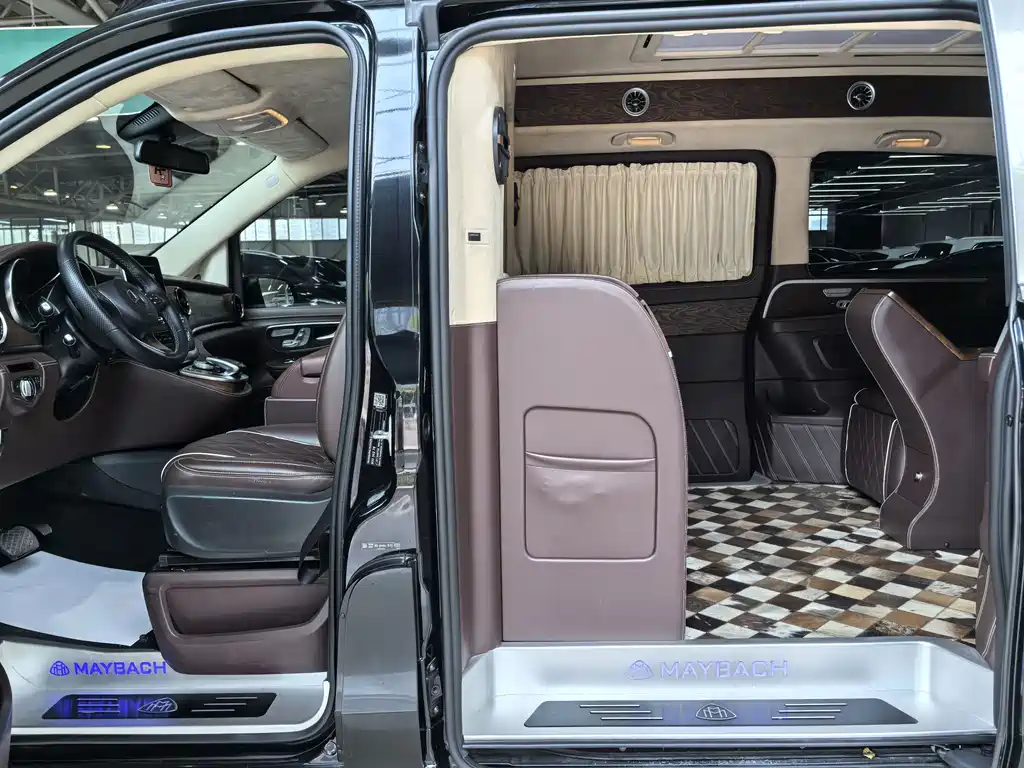 Mercedes-Benz V-Class 2020 — фото 12