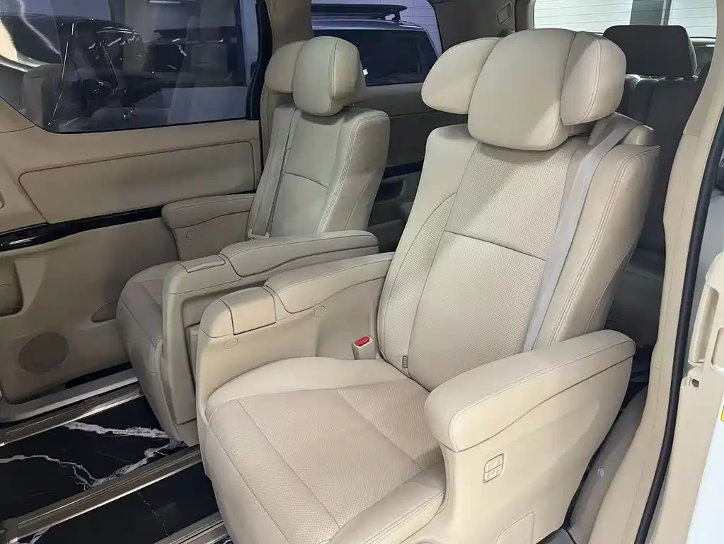 Toyota Alphard 2014 — фото 12