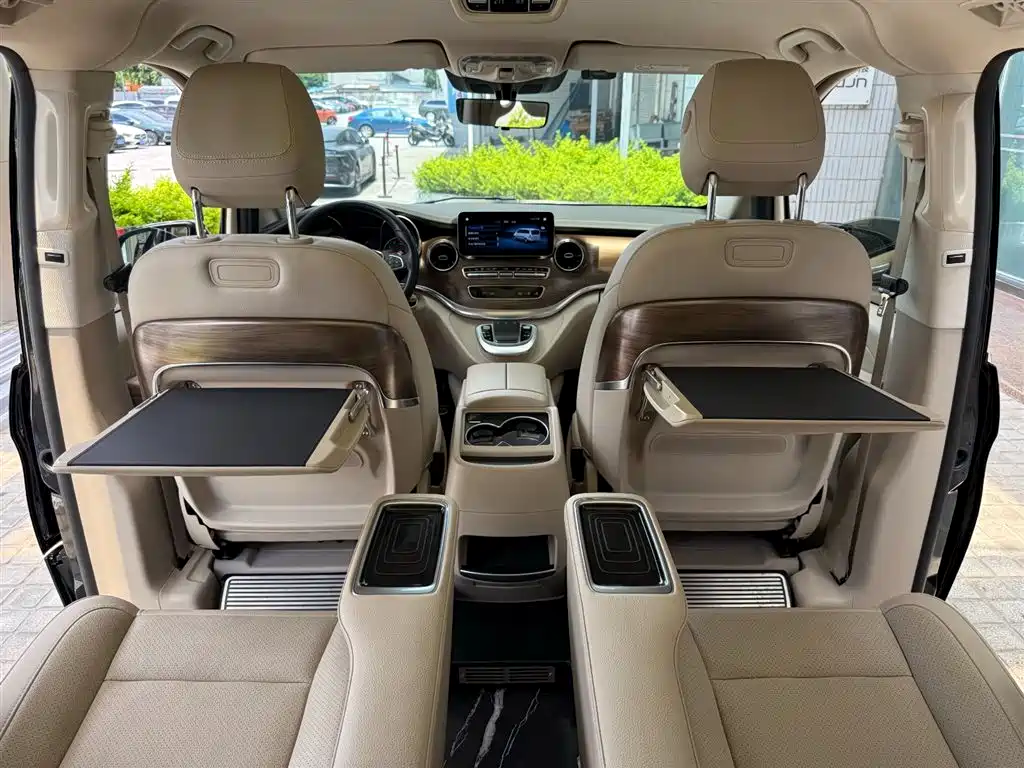 Mercedes-Benz V-Class 2023 — фото 24