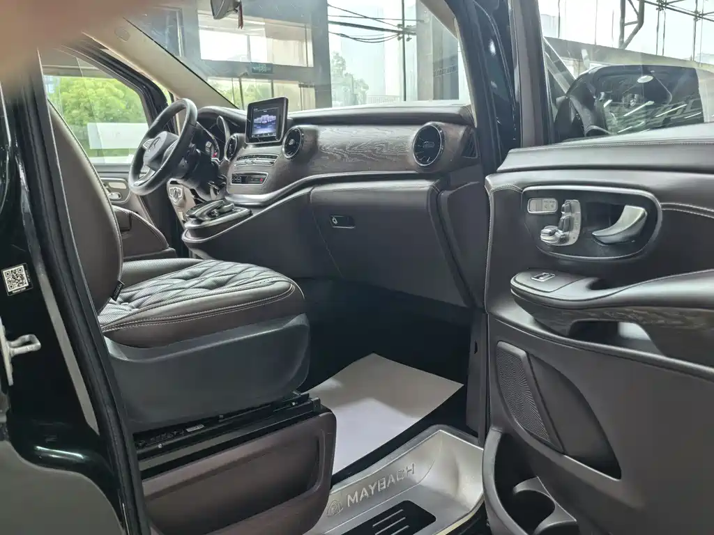 Mercedes-Benz V-Class 2020 — фото 10