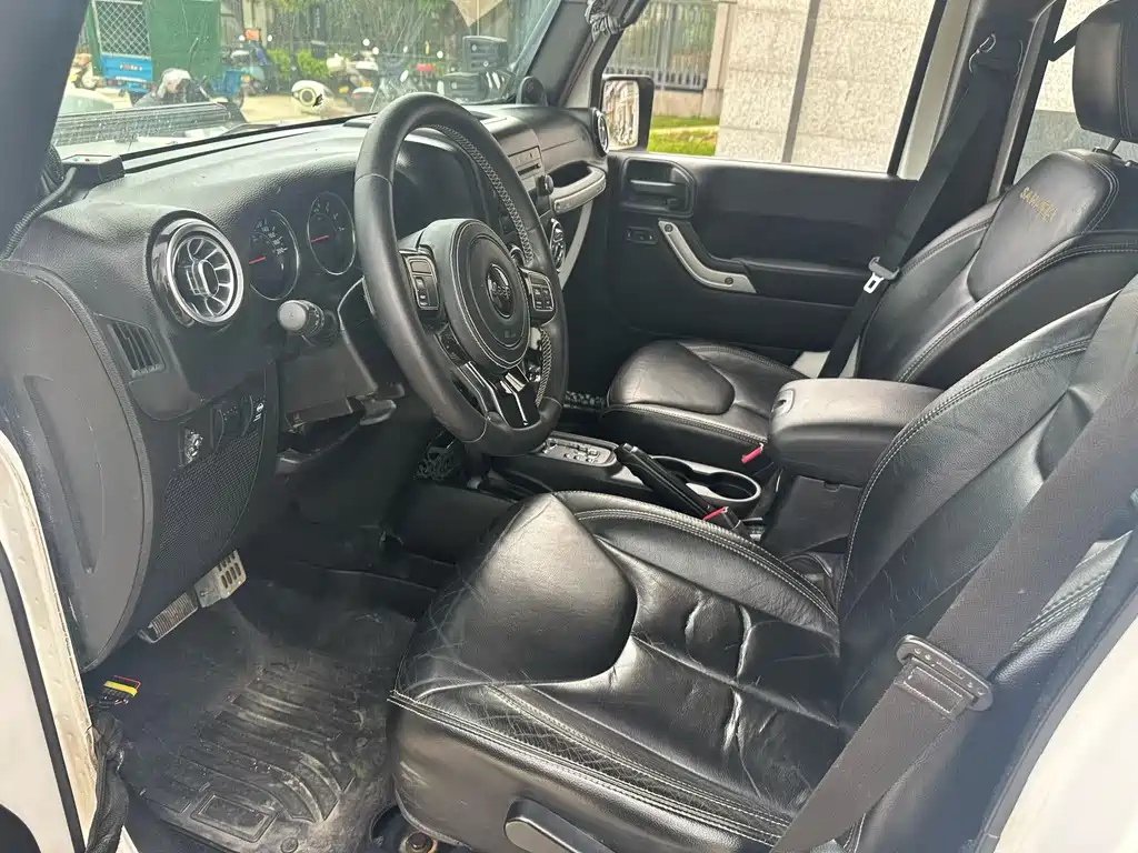 Jeep Wrangler 2013 — фото 6
