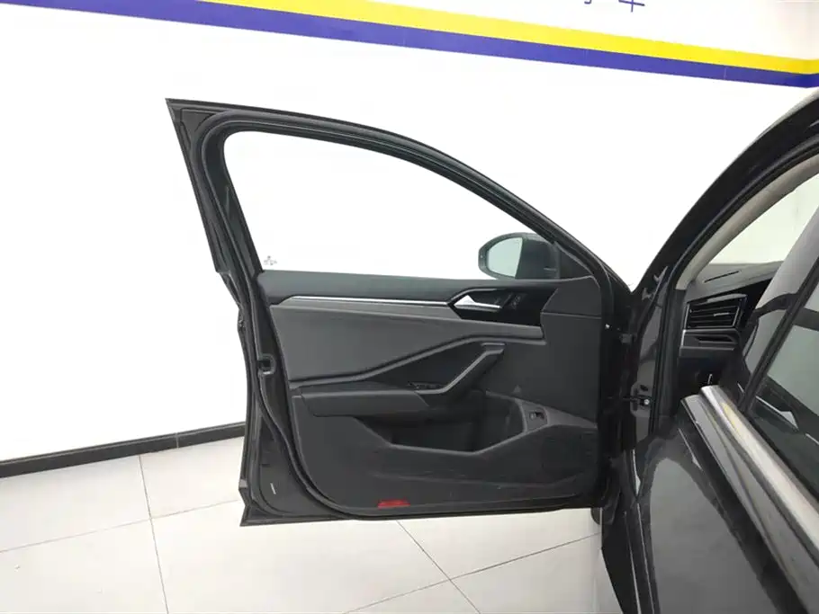 Volkswagen Sagitar 2020