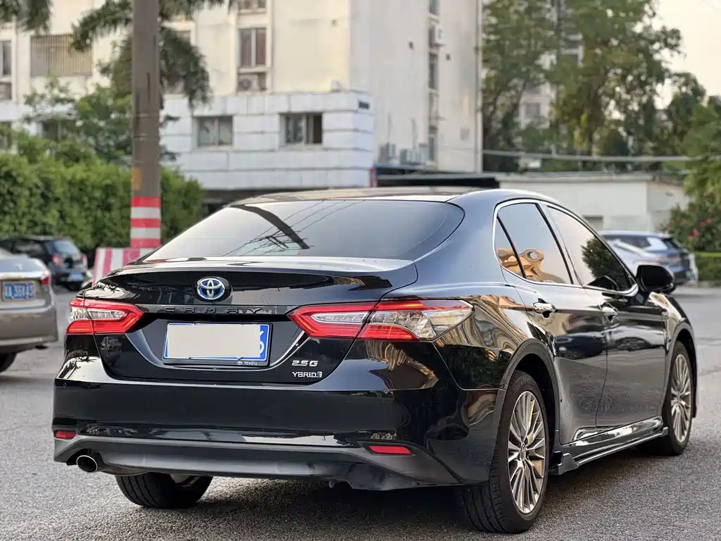Toyota Camry 2019 — фото 15