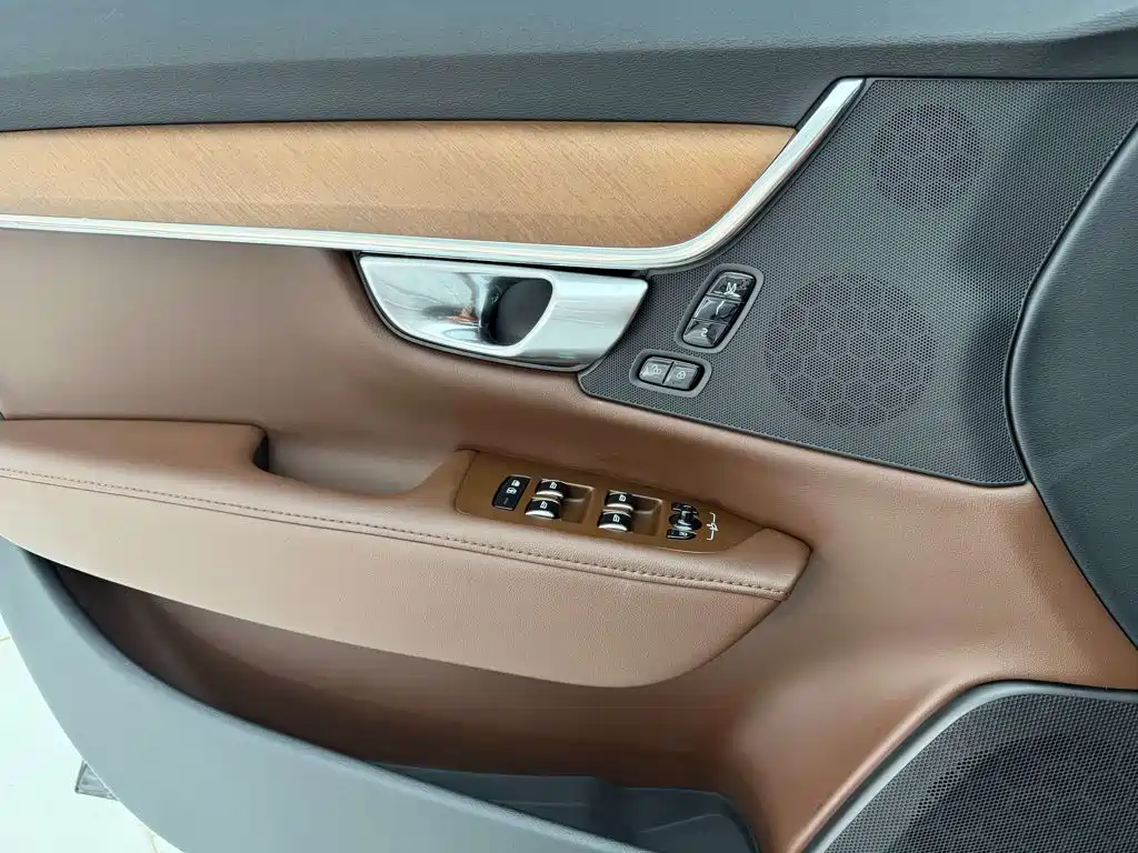 Volvo S90 Plug-In Hybrid 2023 — фото 8