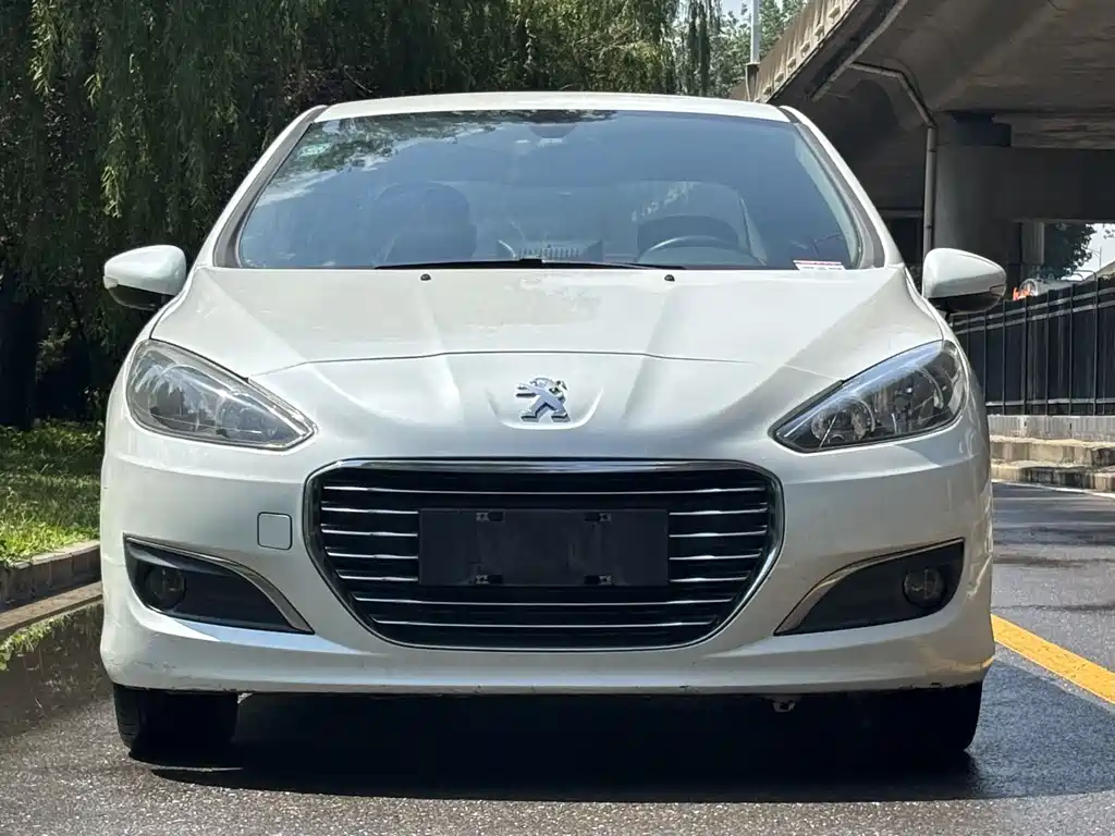Peugeot 308 2015 — фото 2