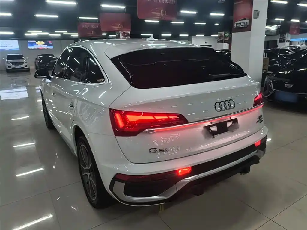 Audi Q5L Sportback 2023 — фото 5