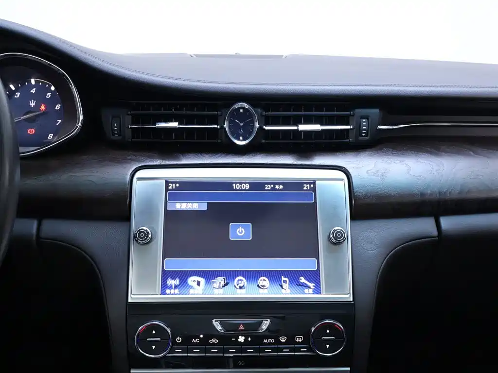 Maserati Quattroporte 2015 — фото 10