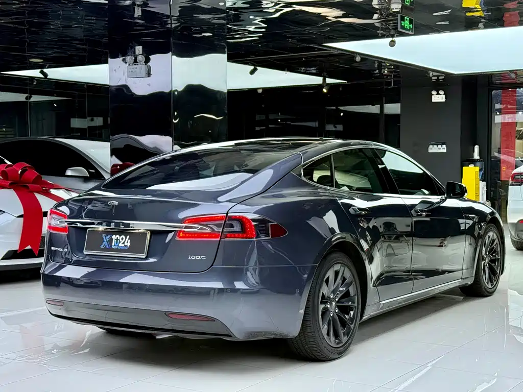 Tesla Model S 2018 — фото 13