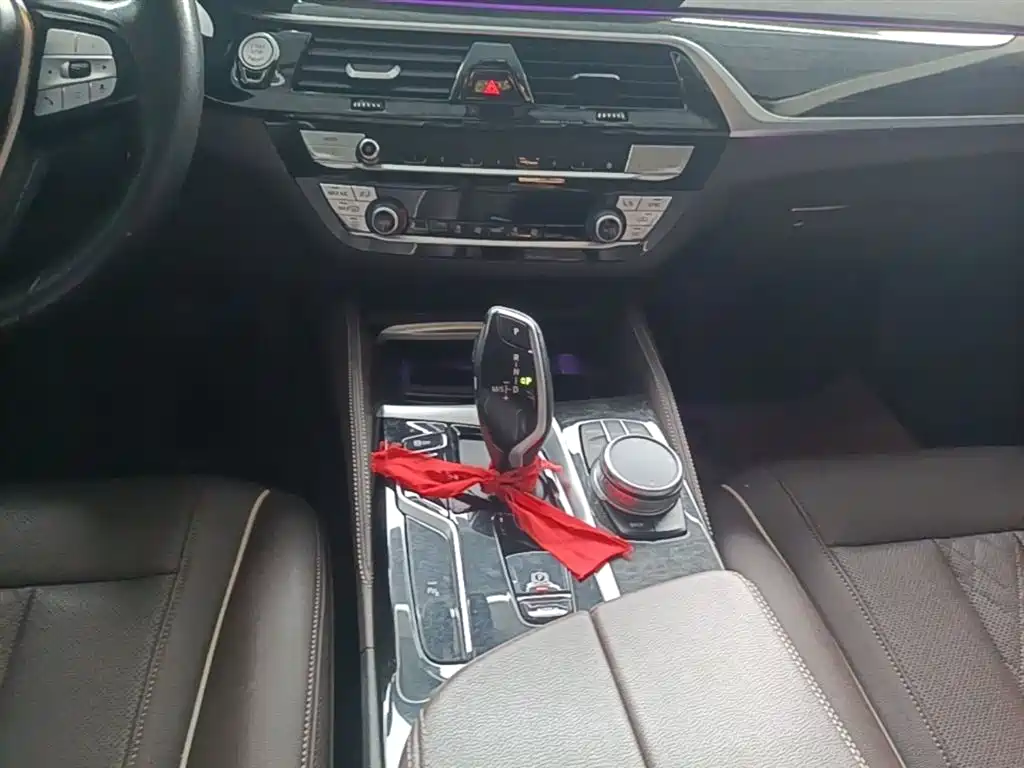 BMW 5 Series 2021 — фото 14