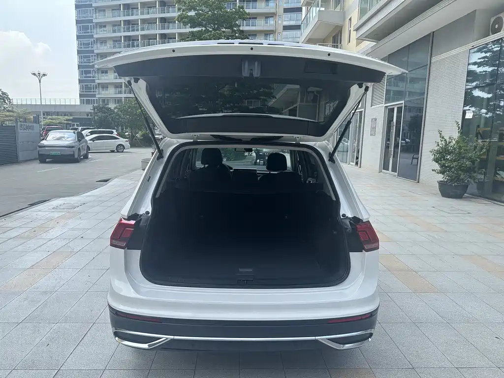 Volkswagen Tiguan L 2022 — фото 18