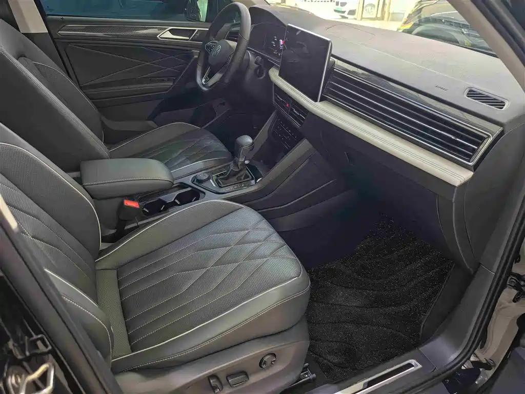 Volkswagen Tiguan L 2023 — фото 16