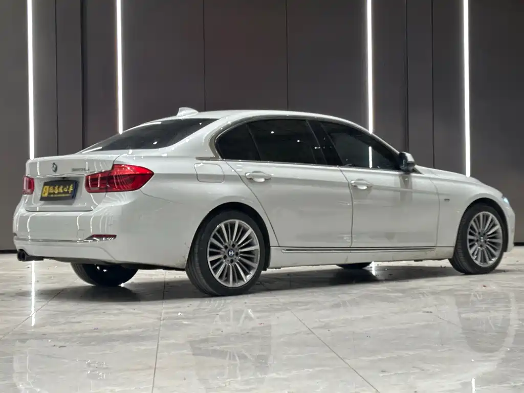 BMW 3 Series 2018 — фото 8