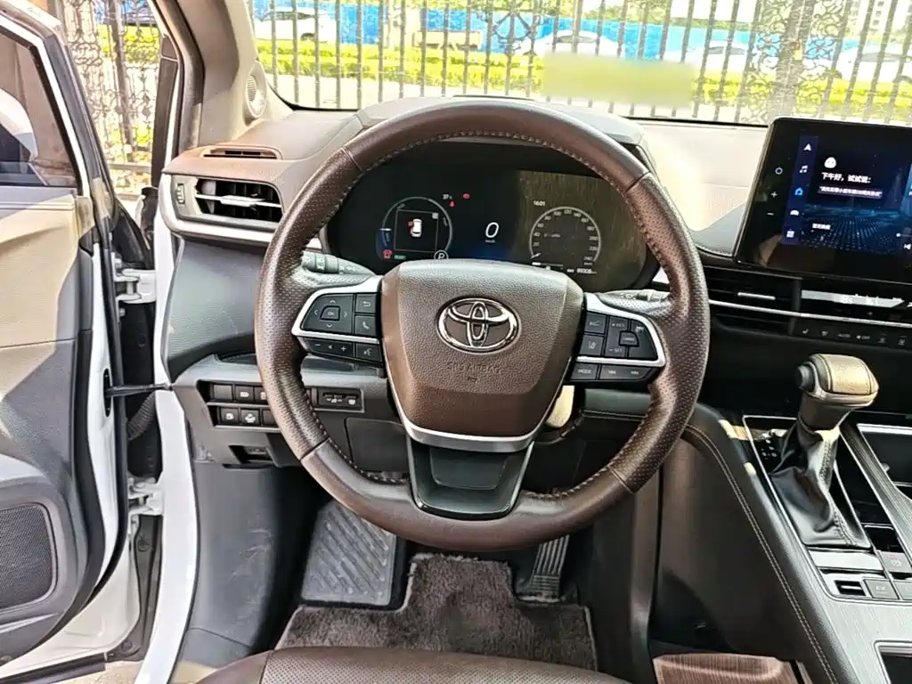 Toyota Sienna 2022 — фото 11