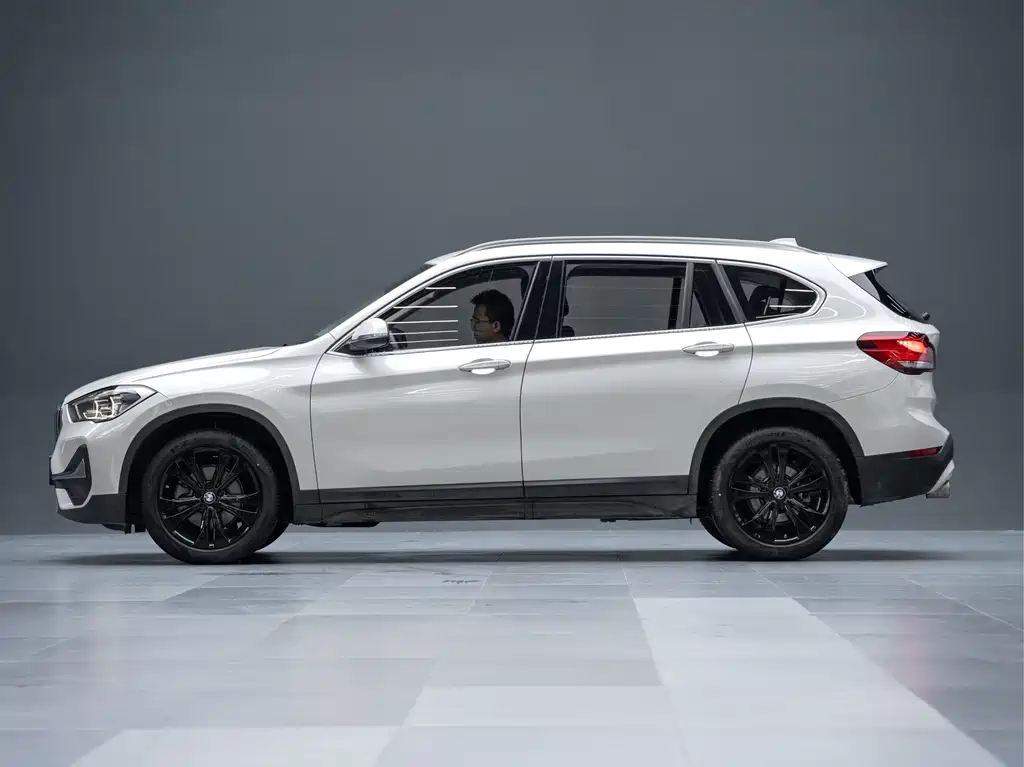 BMW X1 2022 — фото 8