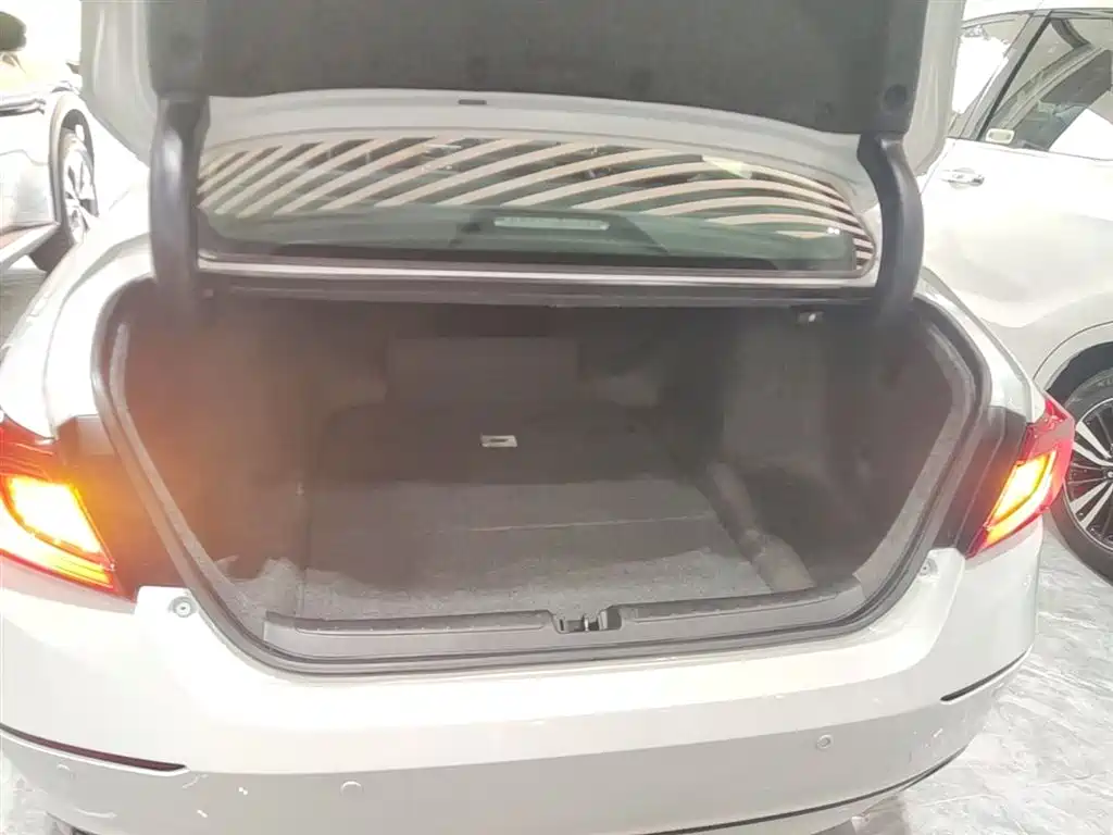 Honda Accord 2021 — фото 19