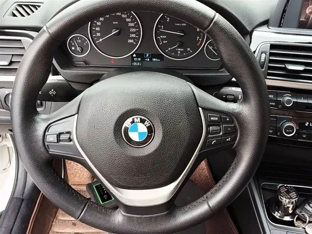BMW 3 Series 2016 — фото 11
