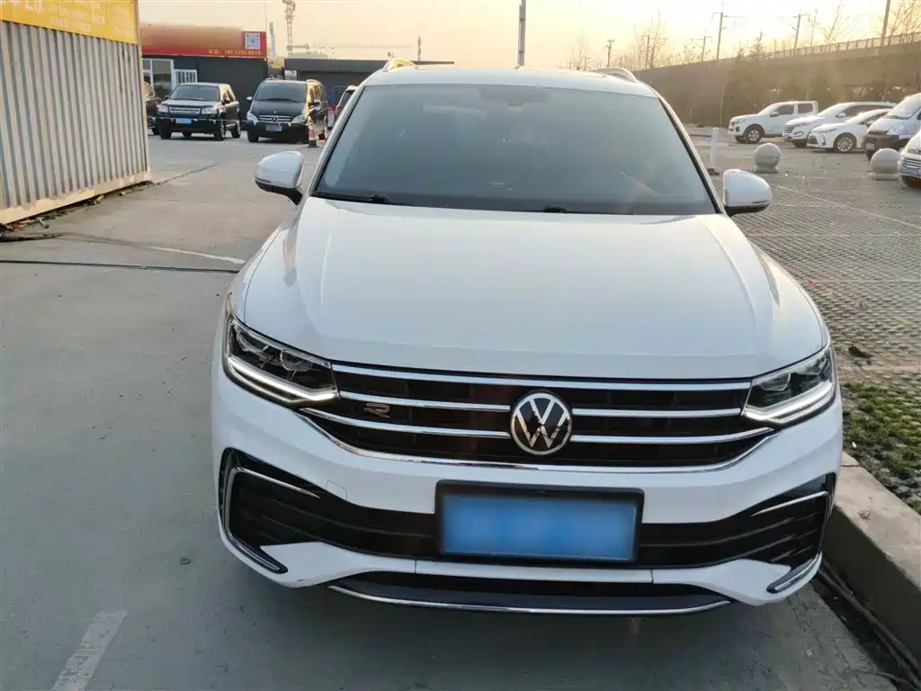 Volkswagen Tiguan L 2022 — фото 3