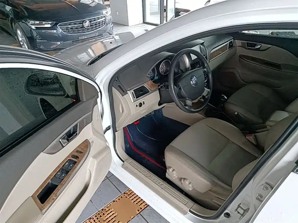 Buick Excelle 2015 — фото 16