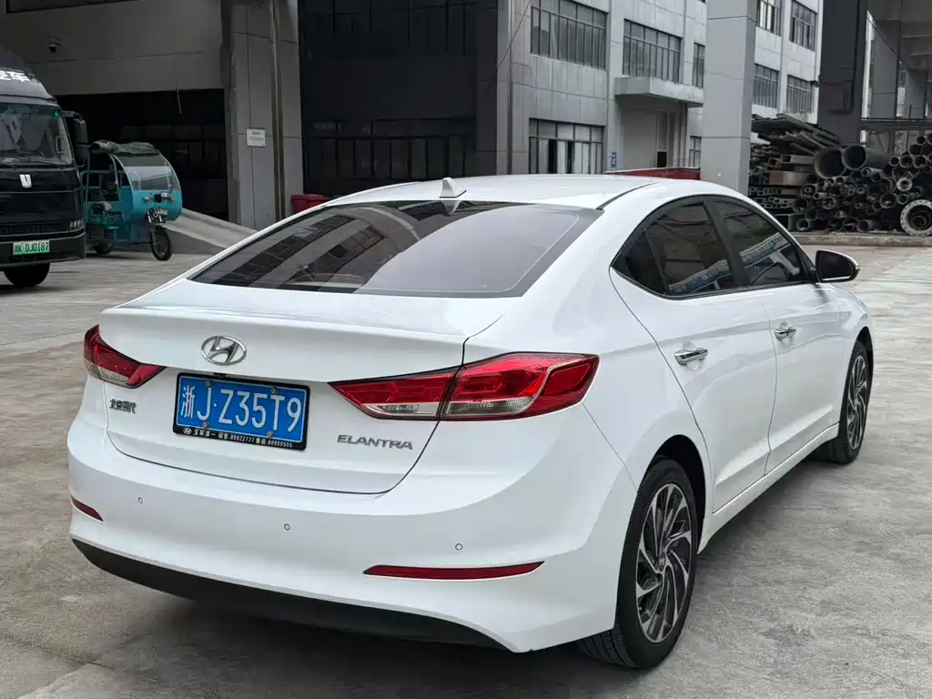 Hyundai Elantra 2020 — фото 8