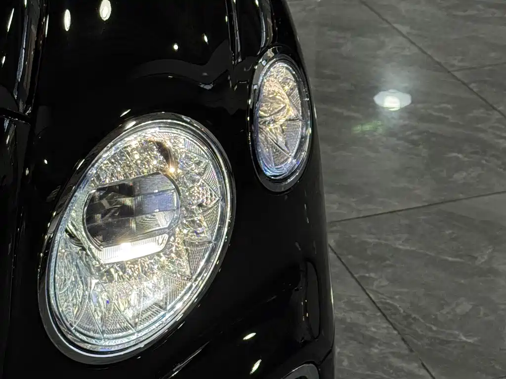 Bentley Flying Spur 2025 — фото 13